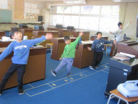 踊る