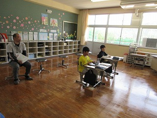 中 (4)