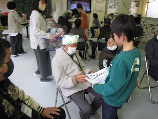 ④肩たたき・お礼 (7)