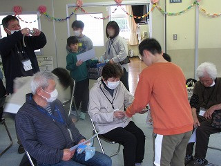 ④肩たたき・お礼 (8)