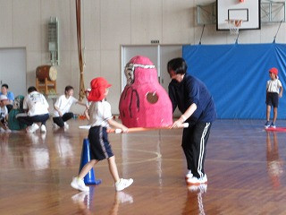 ⑦力を合わせておひっこし (3)