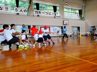 ⑫力を一つに！紅白綱引き (5)